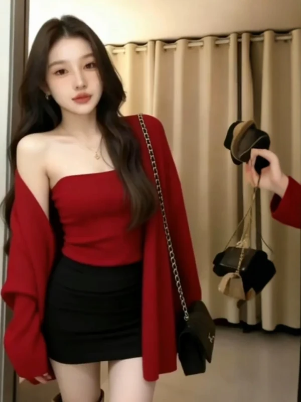 

Красный вязаный комплект-двойка: женский осенне-зимний кардиган и жилет свободного кроя для создания теплого и стильного образа