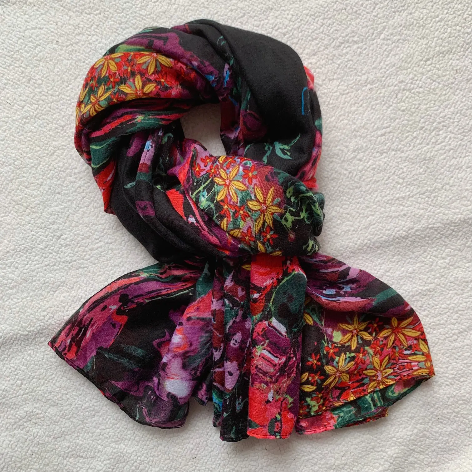 

Original export order: Spanish fashionable decorative gifts with rich colors, shawls and scarves