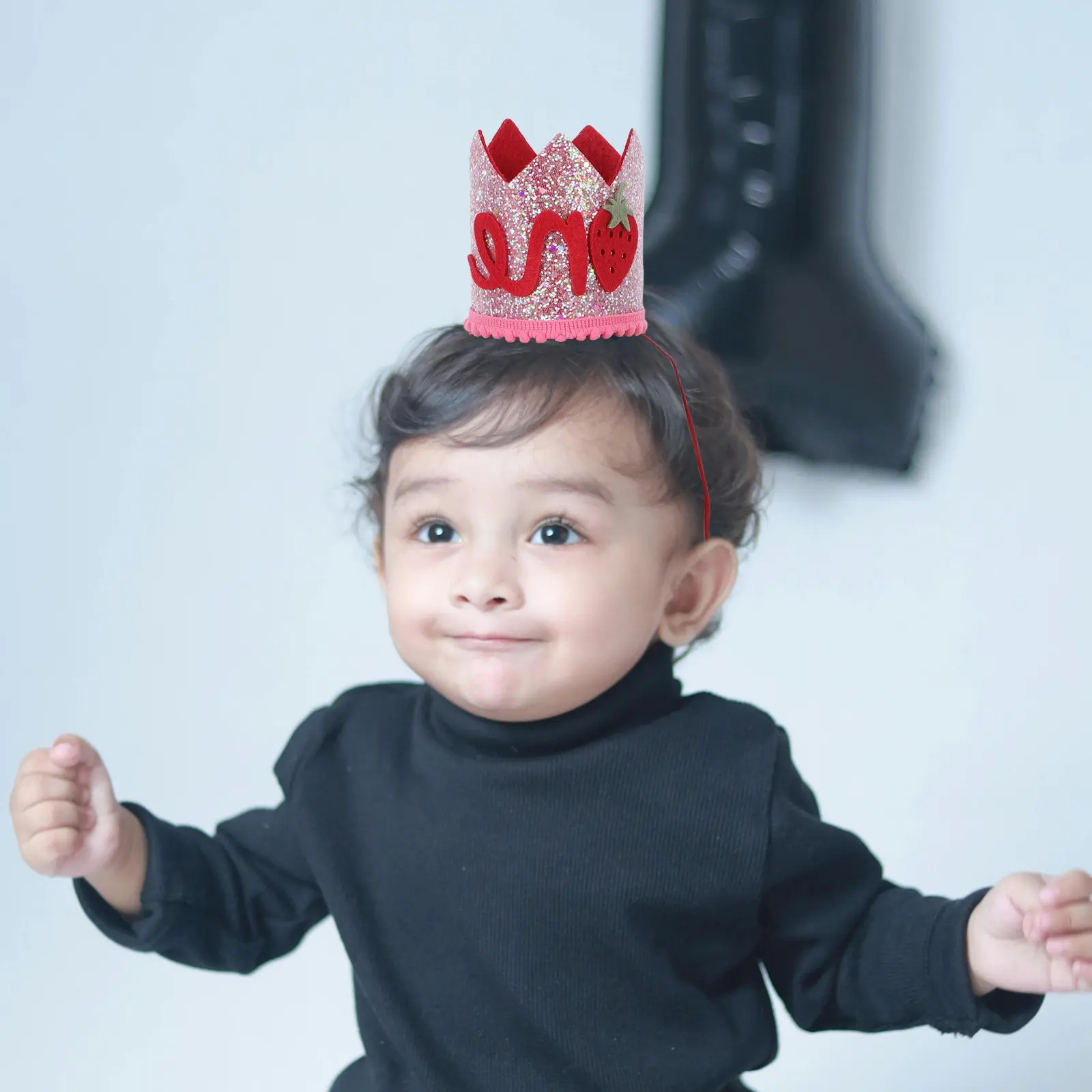 

Корона-шляпка для первого дня рождения с дизайном клубники, легкая и удобная, для девочек, праздничный головной убор на годик, с декором в виде ягод