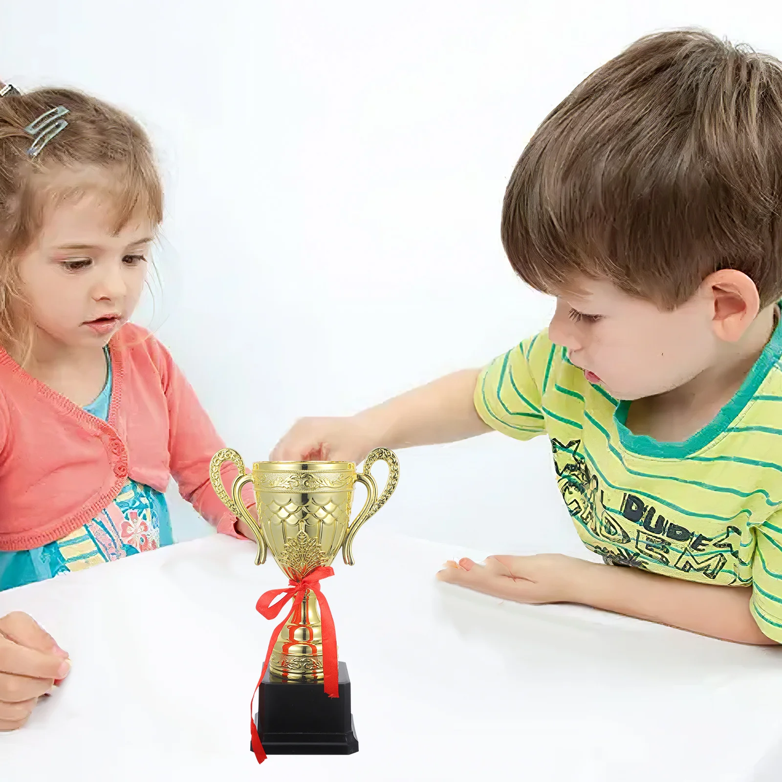 

Gold Award Trophy Lightweight PP Plastic Material Decorative Competition Party Winner Prize Cup Trophies