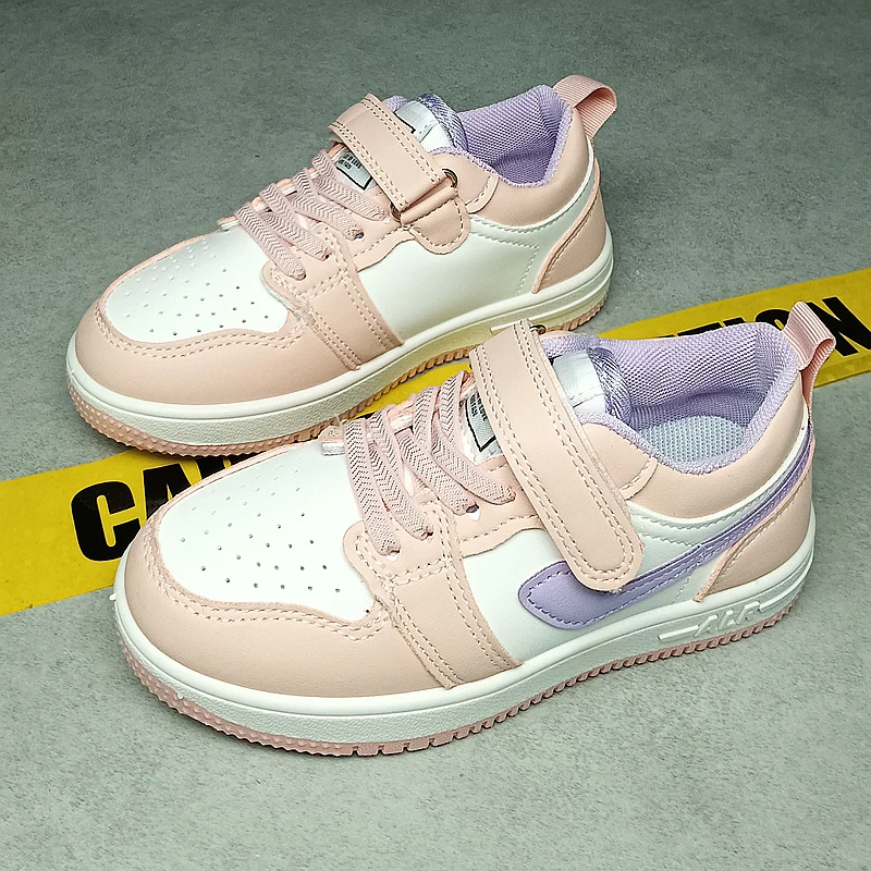 2025 جديد طفل رضيع أطفال تصميم الأزياء أحذية مشي أحذية رياضية بيضاء عدم الانزلاق حذاء كاجوال الأولاد تنفس في الهواء الطلق مجلس الأحذية