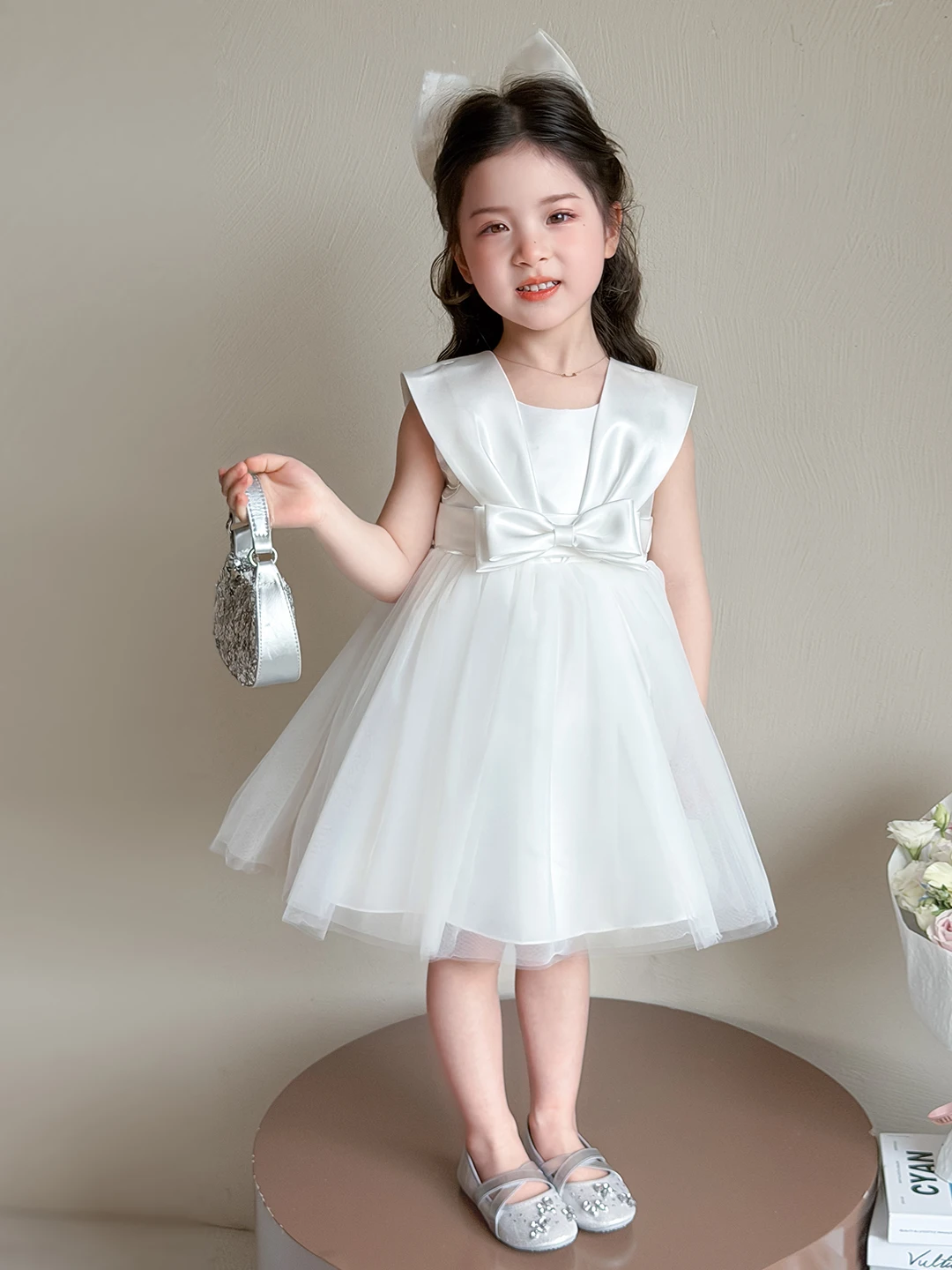 Vestido Elegante Estilo Princesa para Meninas, Vestido de Festa de Aniversário em Cetim, Saia de Tecido Branco Semelhante a S...