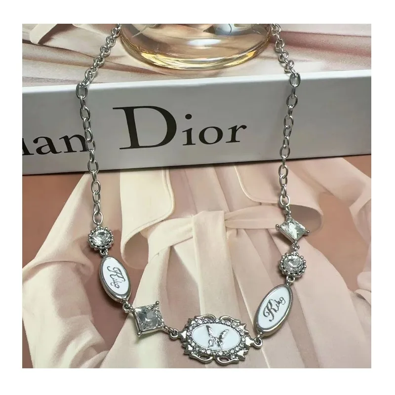 

Sweet Cool Spice Girl Light Luxury Rhinestone Dripping Butterfly Necklace Femininity Fashion High Design Clavicle Chain Tide