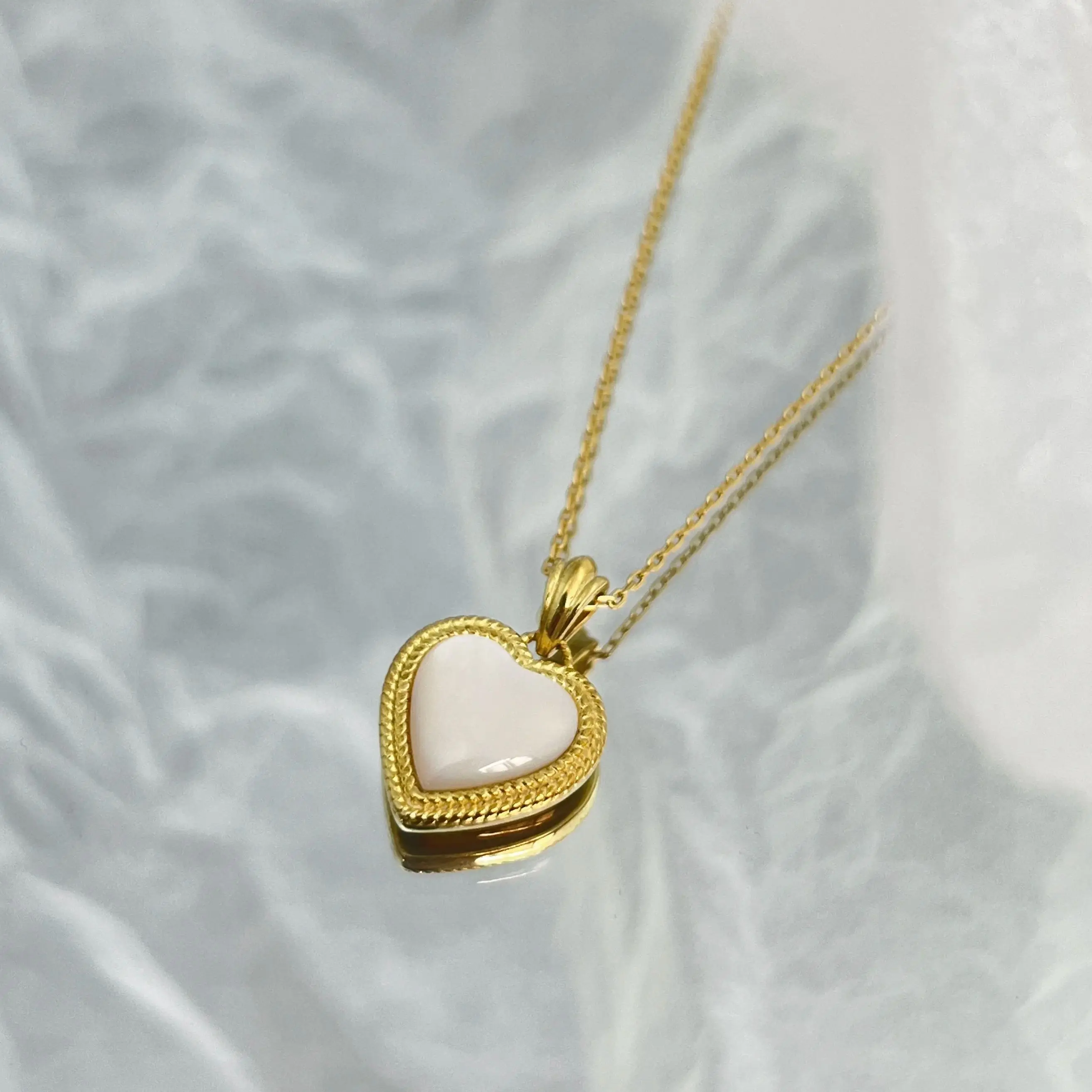 

S925 silver niche love fritillary necklace female cold wind temperament heart shell clavicle chain senior feeling