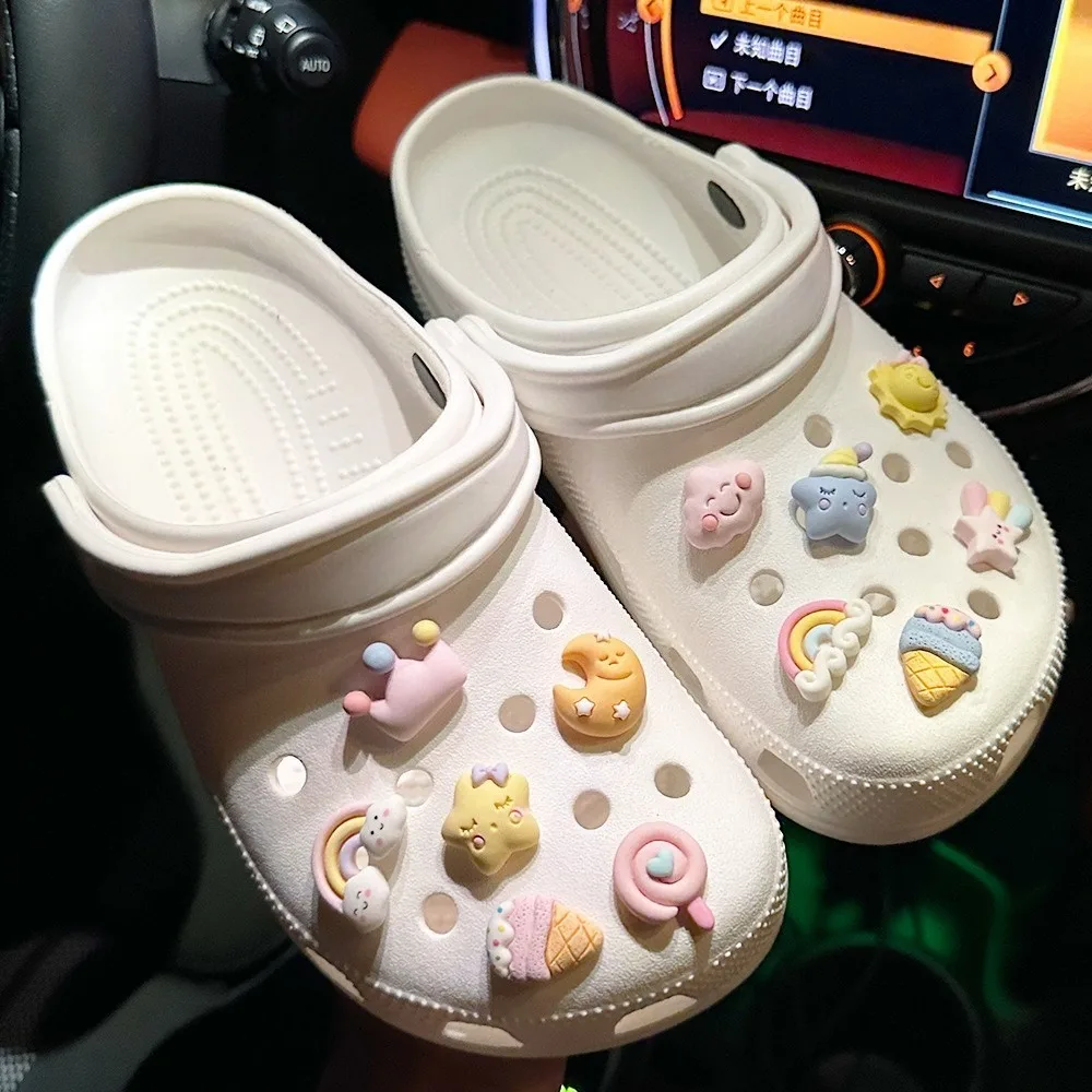 12-teiliges Sommer-Mode-Schuhcharms-Set, Zubehör für Clogs, Schuhschnallen, niedliche Harz-Stern-Mond-Regenbogen-Süßigkeiten-DIY-Schuhdekorationen – Detail 5