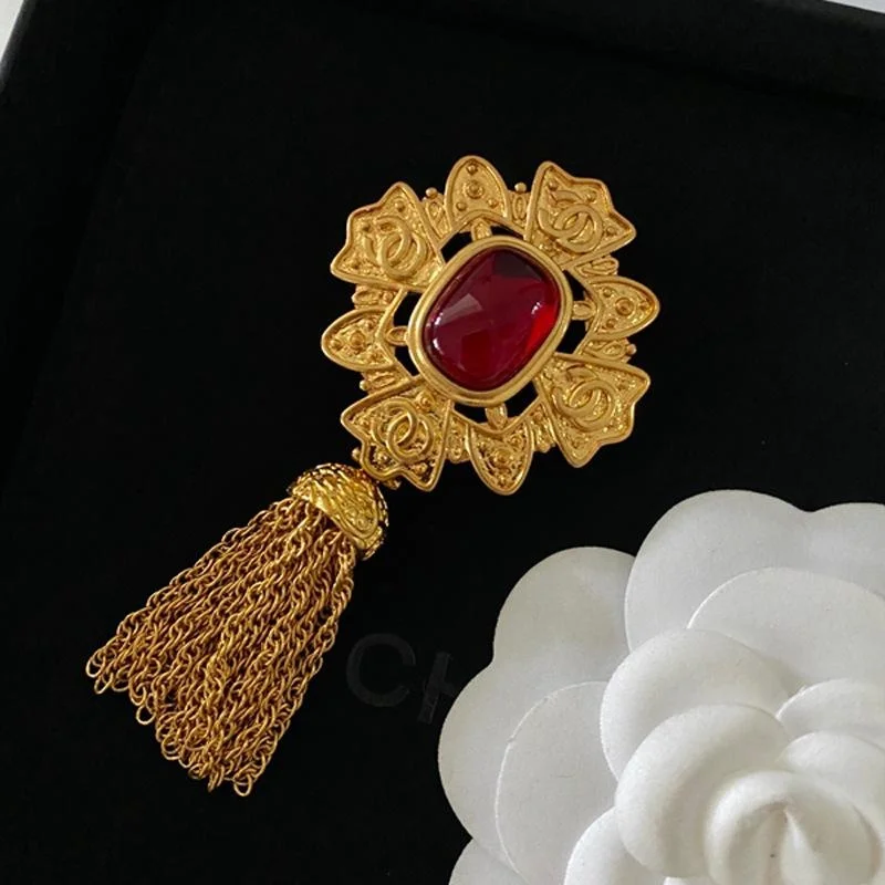 Medieval Gem Tassel Flower Brooch Coat Suit Accessories