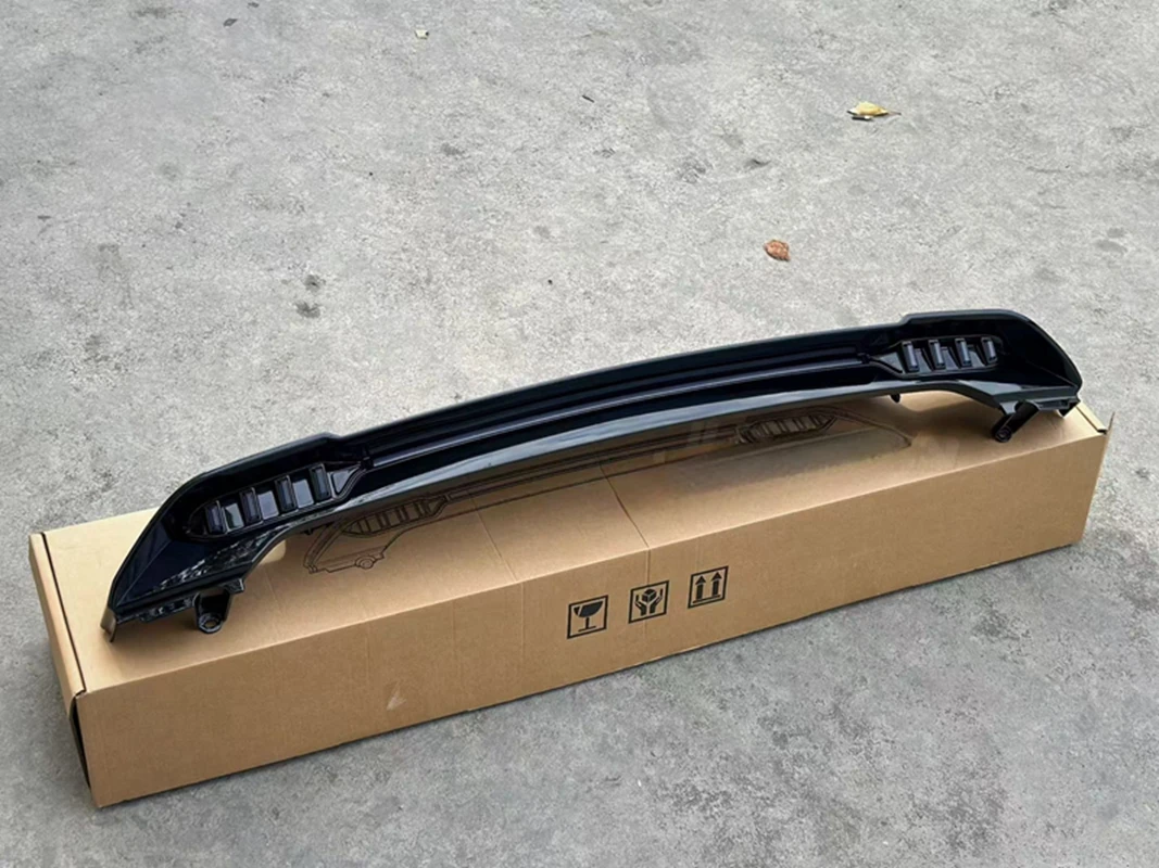 

For 20-25 Land Rover Defender tail wing modification with mechanical LED driving lights and directional warning lights