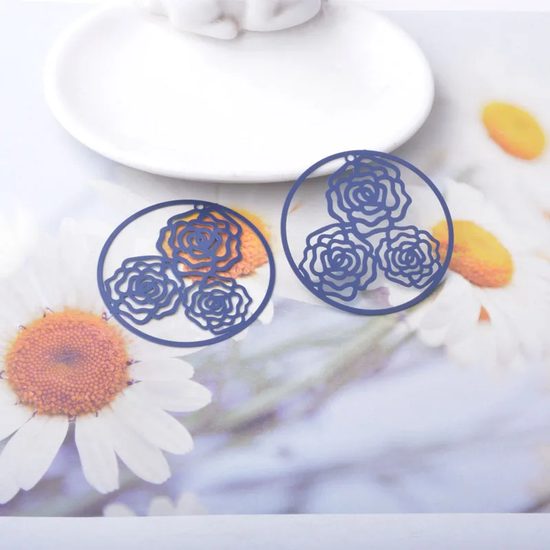 20 Stück AB932 Messing-Schmuckanhänger in Hellgolden, Große Runde Blumen-Charms, Bemalte Anhänger für DIY Damen-Ohrringe und Accessoires – Detail 8