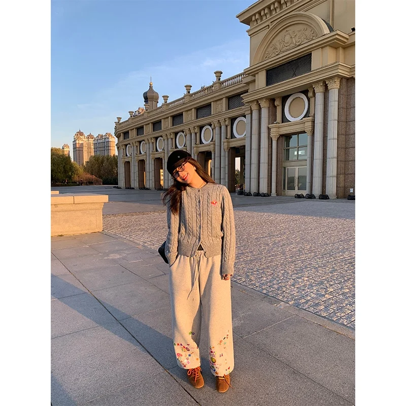 Falling Luoluojuanjie New Fleece-Lined Sweatpants Women at 20:00 on October 2