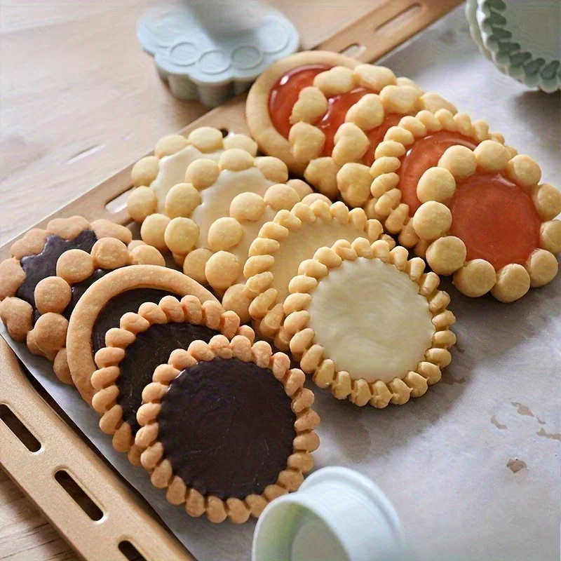 4-teiliges Retro Rundes Sandwich-Keksformen-Set Herz- & Punkt-Rand Ausstechformen für Marmeladen-, Schokoladen- & Käsekekse zum Valentinstag – Detail 3