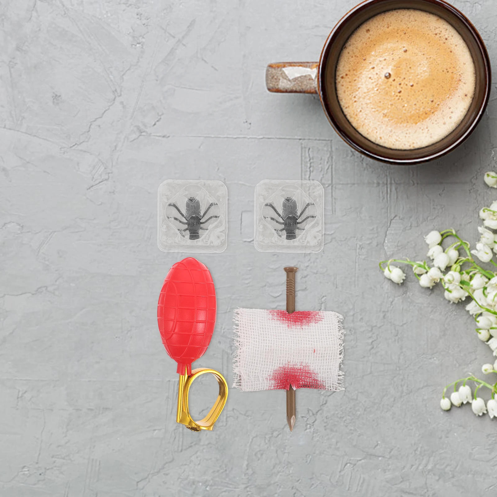 4pcs Set Prank Kejutan Trik Jari Cincin Semprot Air Kuku Palsu Melalui Jari Es Batu Plastik Dengan Serangga Untuk Halloween April