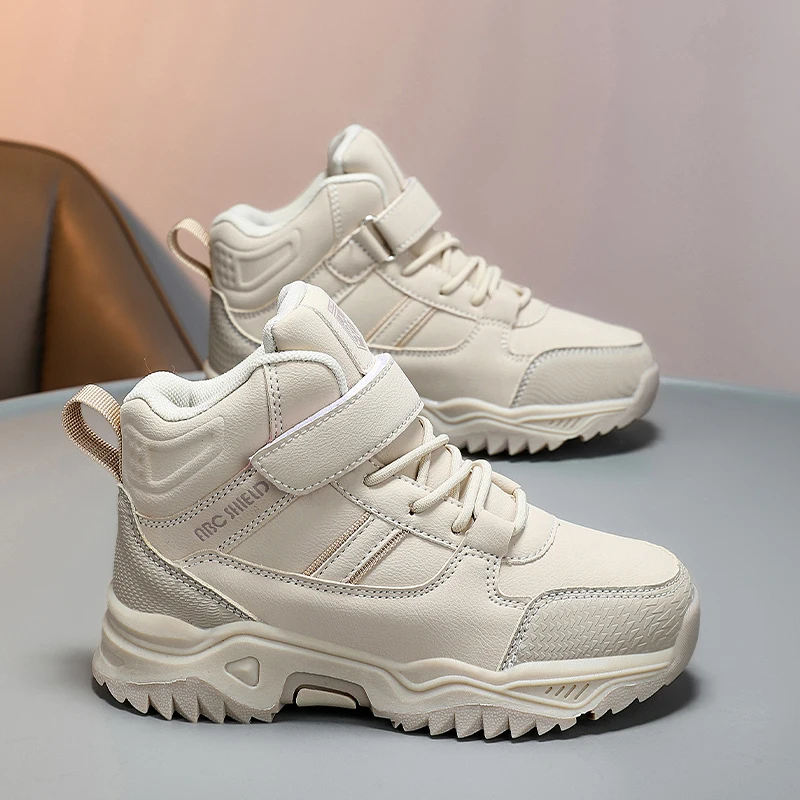 A pair of practical children's trekking shoes, rugged structure for kids all‑day outdoor use CF‑T2588