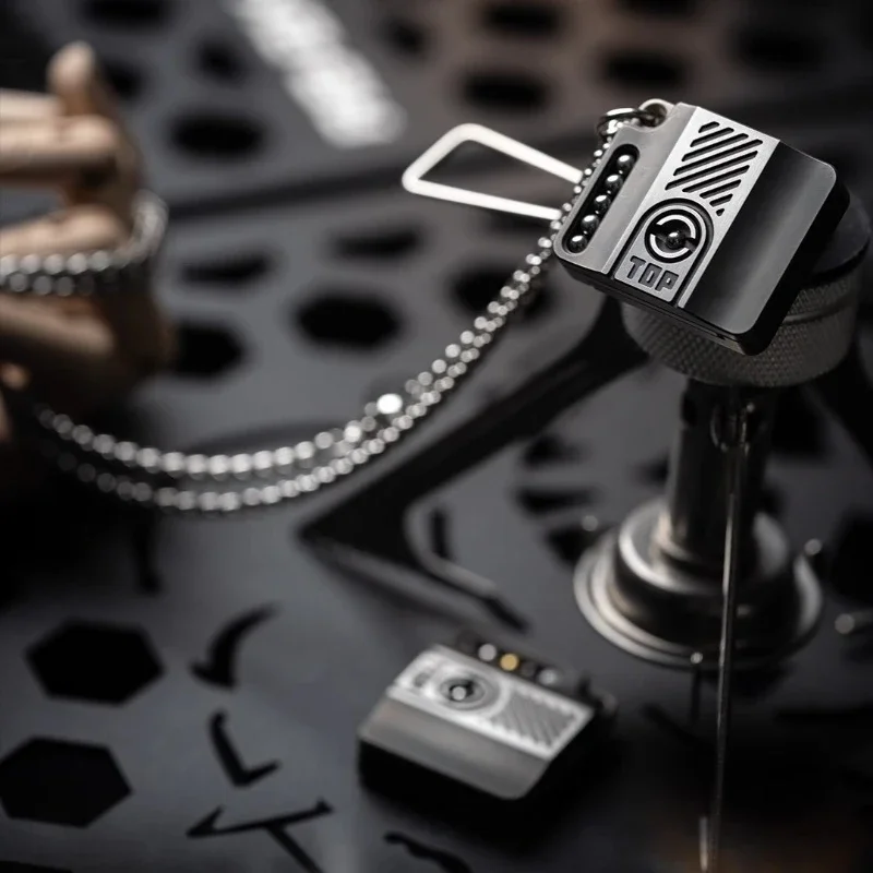 DZ.2025 قلادة معدنية ميكانيكية كلاسيكية جديدة مع قلادة EDC متعددة الاستخدامات للعناصر الميكانيكية