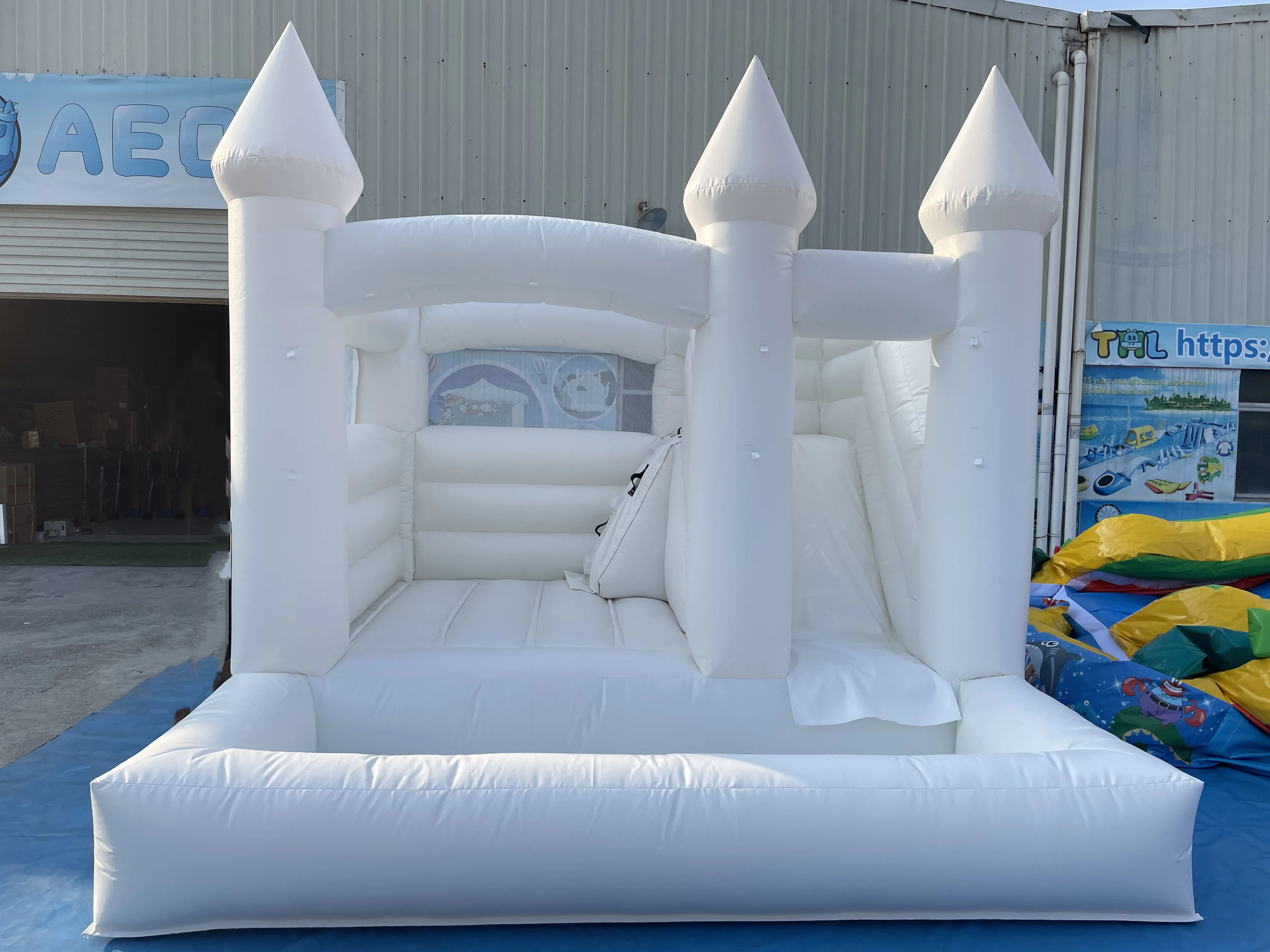 Commercial Fashionable White Inflatable Castle with Jumping Slide Bouncy House for Fun Party Weddings and Events