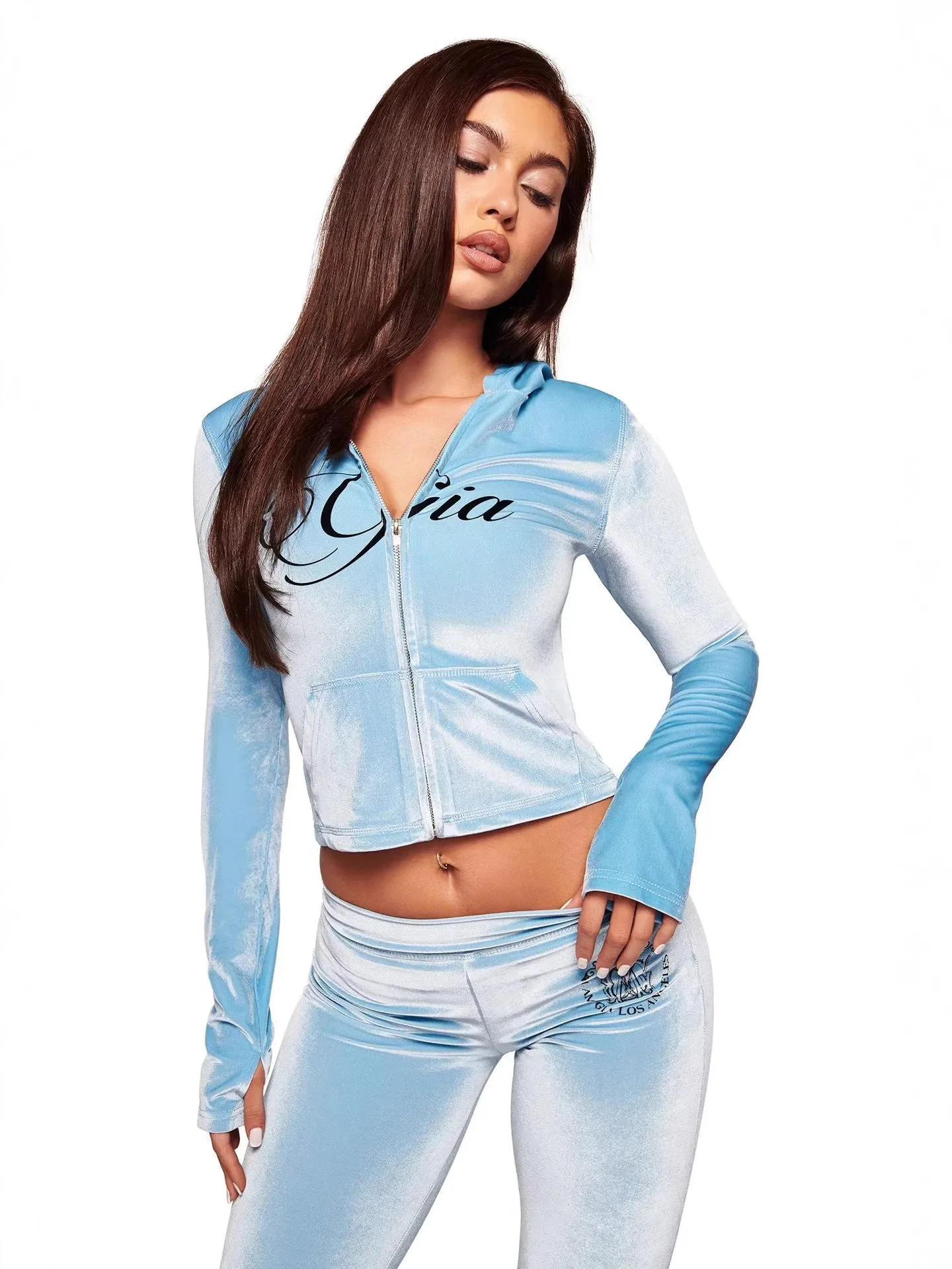 

Модный комплект IIA: Куртка с капюшоном на молнии и свободные брюки. Удобный повседневный стиль. Весенняя коллекция.