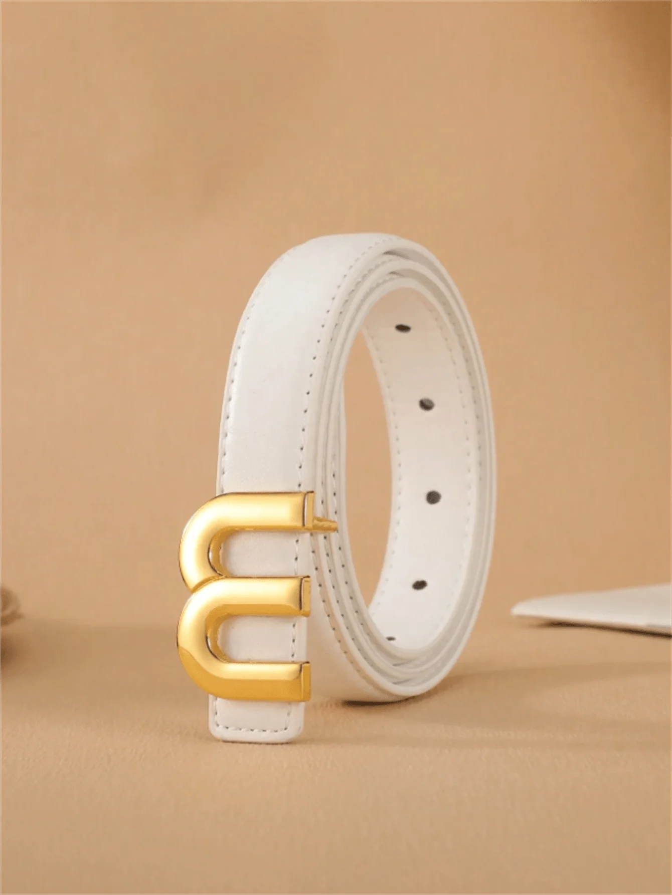 A premium women's business-style belt featuring pure color and a minimalist, casual design that pairs perfectly with jeans and d