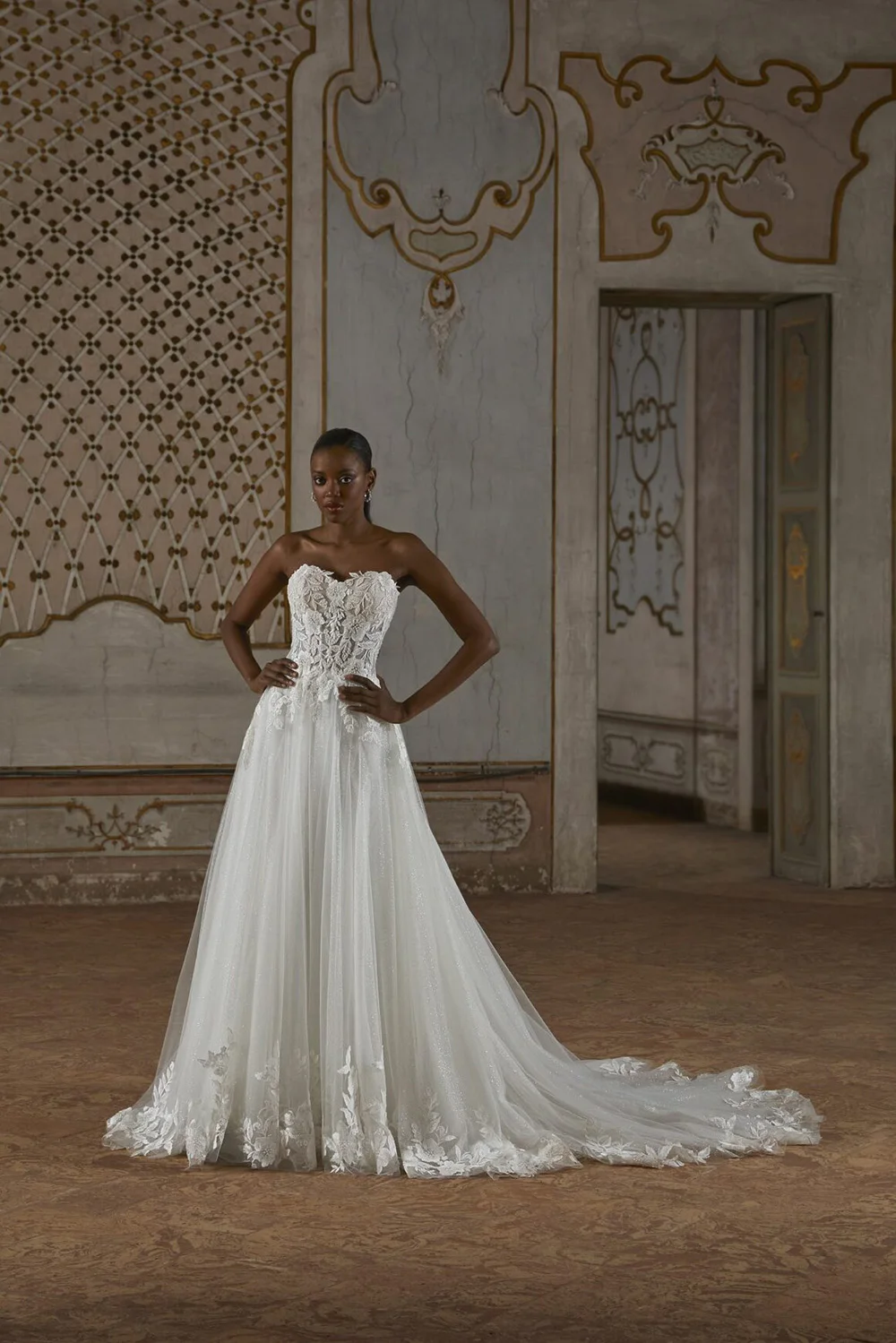 Robes de mariée de luxe dentelle Appliques détachables à manches longues robes de mariée épaules dénudées Tulle a-ligne robes de mariée personnalisées