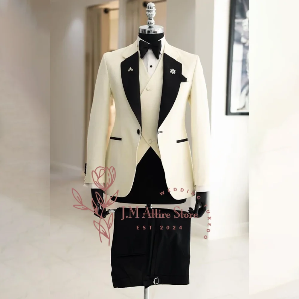 

Fancy White Men Suit 3 pcs Notched Lapel Blazer Vest Black Pant Set for Wedding Groomen Graduation Prom Party Custom Boys Tuxedo