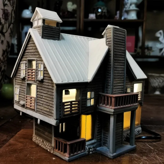 Owell Creative Ceramic Painted Night Lamp House Miniature Version of European Building Home Furnishing Living Room Ornament Gift