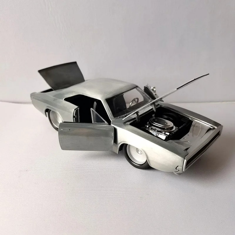 JADA Schaal 1:24 Legering Oplader 1968 Metaal Geborsteld Spier Auto Diecast Miniatuur Speelgoedauto Simulatie Klassiek Model Souvenir Display
