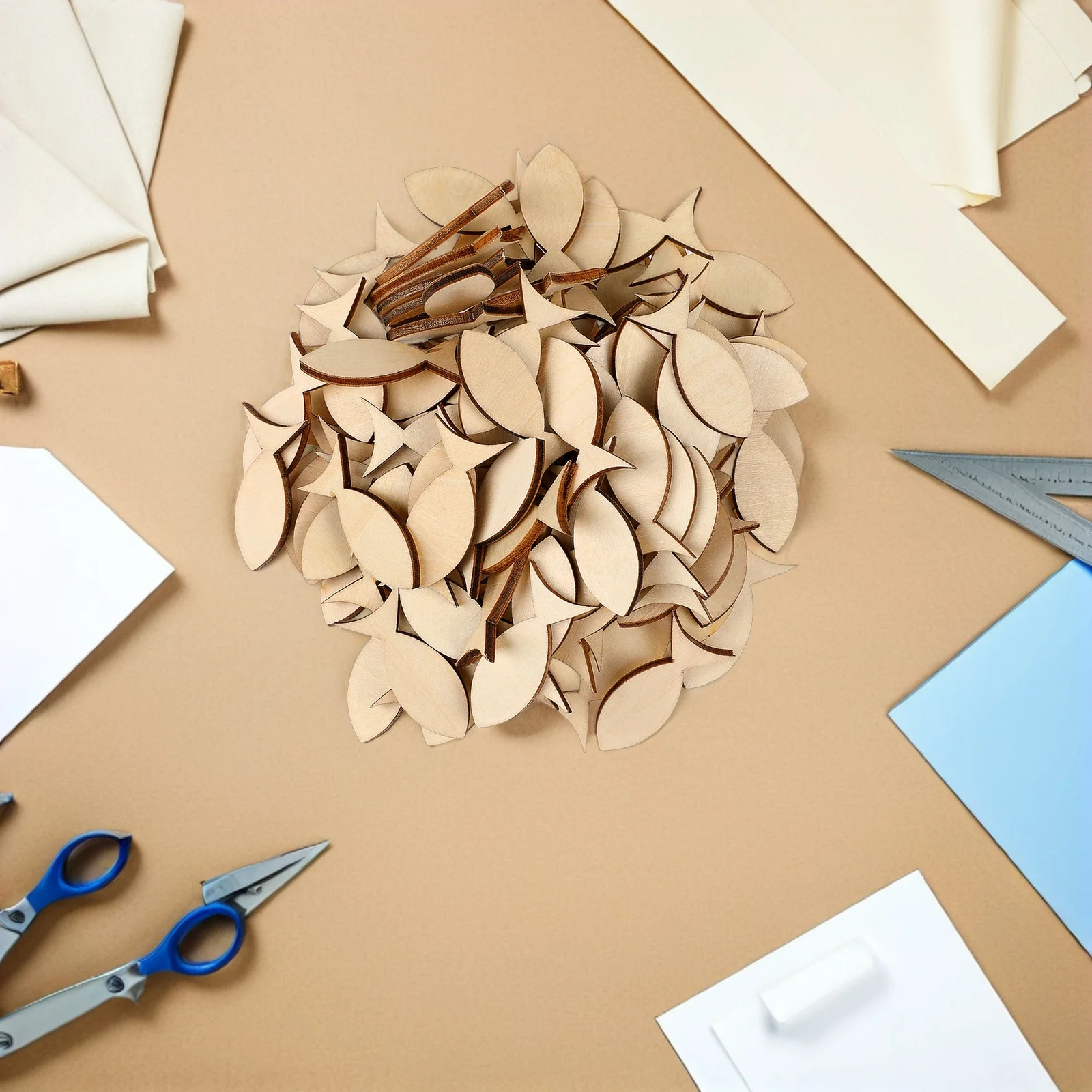 50 قطعة قطع الأسماك الخشبية الصغيرة لم تنته شرائح الخشب السلس دهان داي الحرفية الديكور رقائق الخشب ريفي للمنزل الطرف