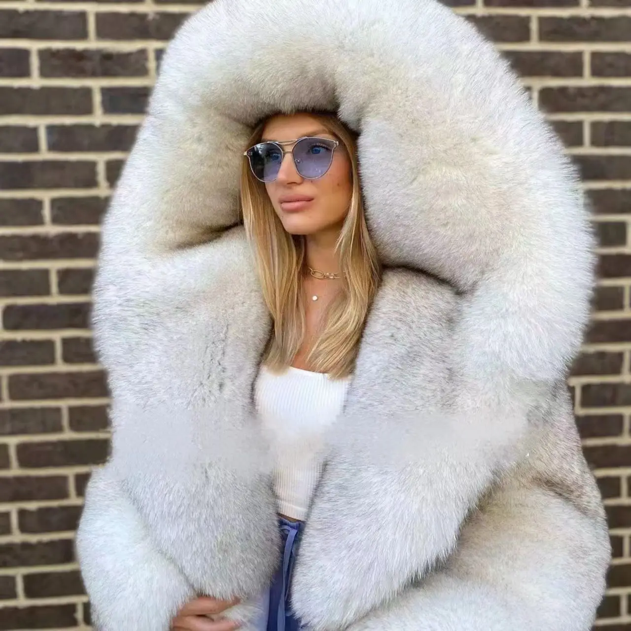 

Big Fur Hooded Winter Women Faux Fur Coat Gradient Colored Oversized Faux Fur Coat For Lady Thick Warm Fluffy Lady Fur Jacket