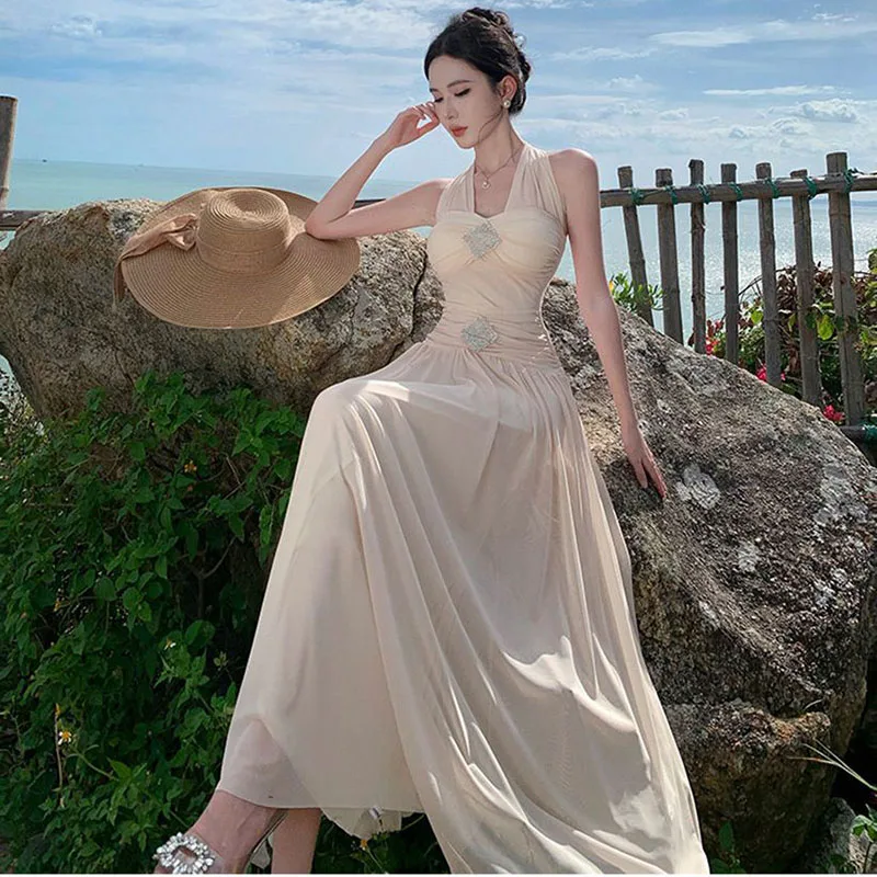 Damen Glamouröses Elegantes Neckholder-Langes Kleid Beige Schickes Design Figurbetontes V-Ausschnitt-Kleid Raffiniertes Urlaubskleid