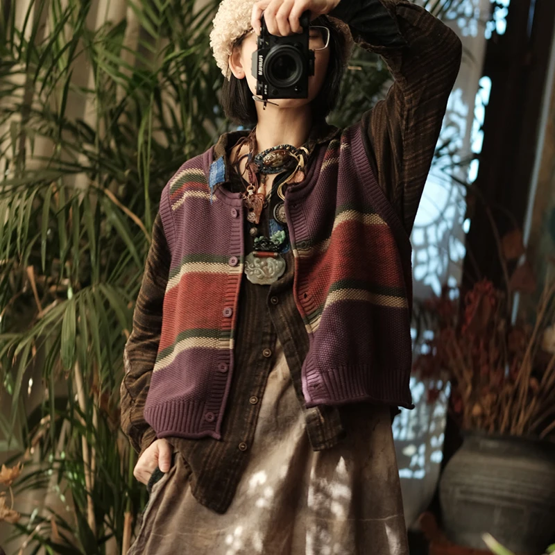 เสื้อกั๊กไหมพรมผู้หญิงสไตล์ลำลอง รุ่นใหม่ล่าสุดประจำปี 2025 สำหรับฤดูใบไม้ร่วง สไตล์วินเทจ คอกลม ลายทาง แขนกุด แบบพื้นฐาน รุ่น M2095
