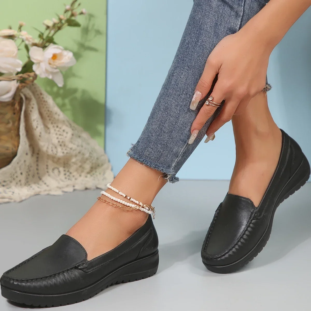 2024 New Doudou Shoes Solid Color Comfortable Nurse Shoes Baotou Soft Sole Flat Casual Single Shoes Female Tide