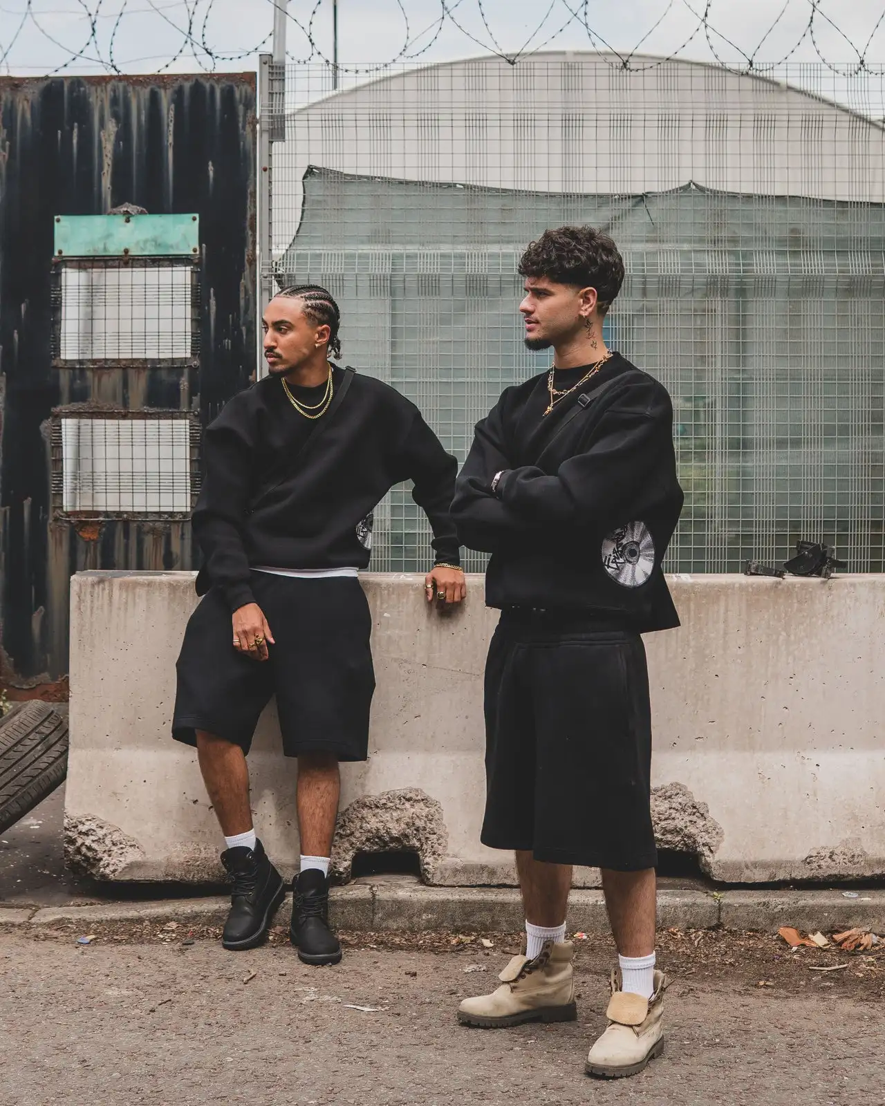 

2026 Spring Men's Two Piece Black And White Disc Patch Shorts Set Loose Casual Sports Pants Fashion Classic Jogger Men's Sets