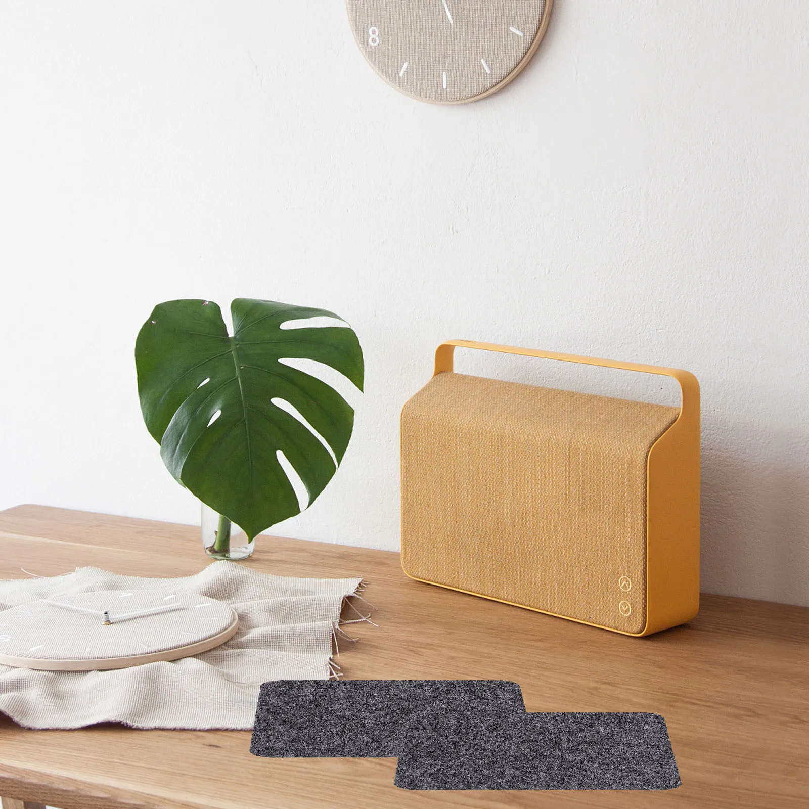 

4Pcs Felt Coaster Set Heat Insulated Cup Pad Table Protective Placemat for Home Restaurant Cafe Decoration Felt Coasters