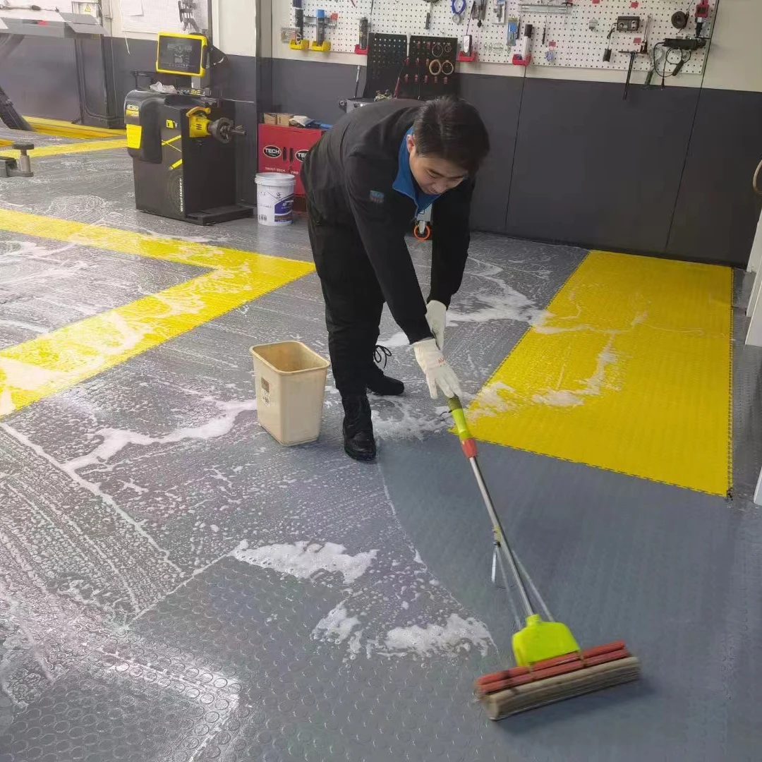 

2025 Hot Sale New Trend Garage Tiles High Quality PVC Garage Tiles Plastic Flooring