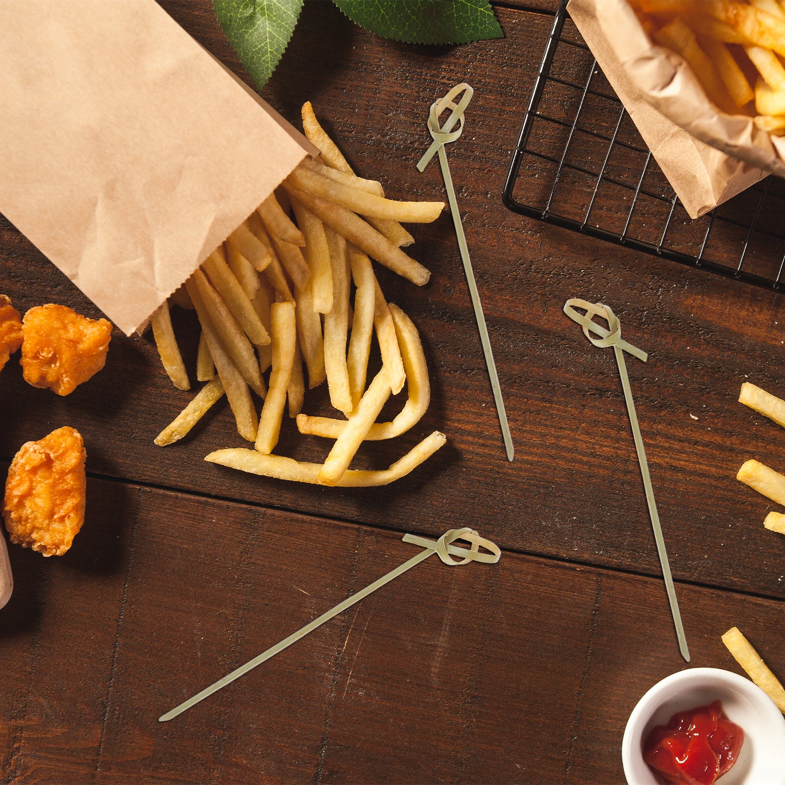 

200 Pcs Bamboo Cocktail Picks Creative Knot Shape Sturdy Fruit Sticks Disposable Party Decor Elegant Handmade