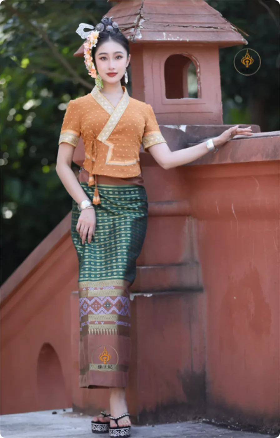 

Dai traditional clothing, simple and slim fit, slightly elastic short sleeved tube skirt, breathable in spring and summer