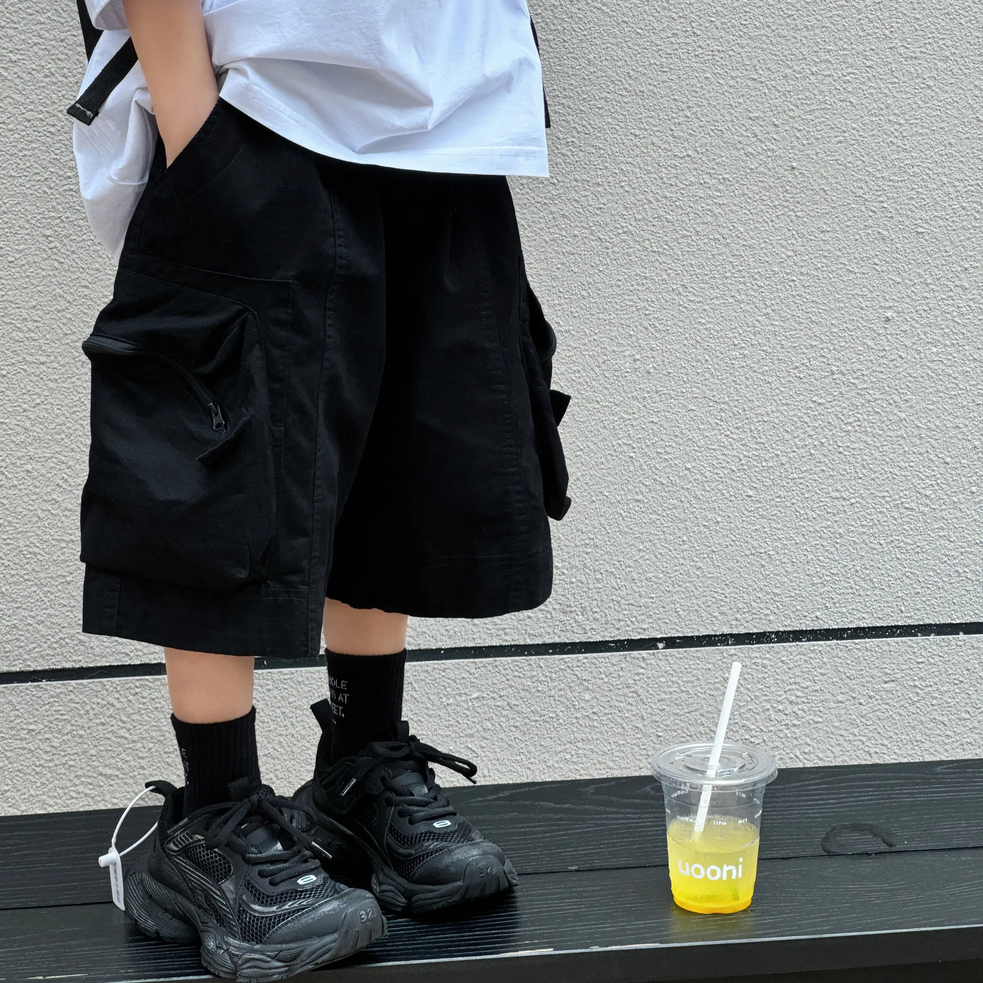 

Детская одежда, детские повседневные шорты, новинка лета 2025 года, однотонные универсальные дышащие модные повседневные брюки в корейском стиле для мальчиков