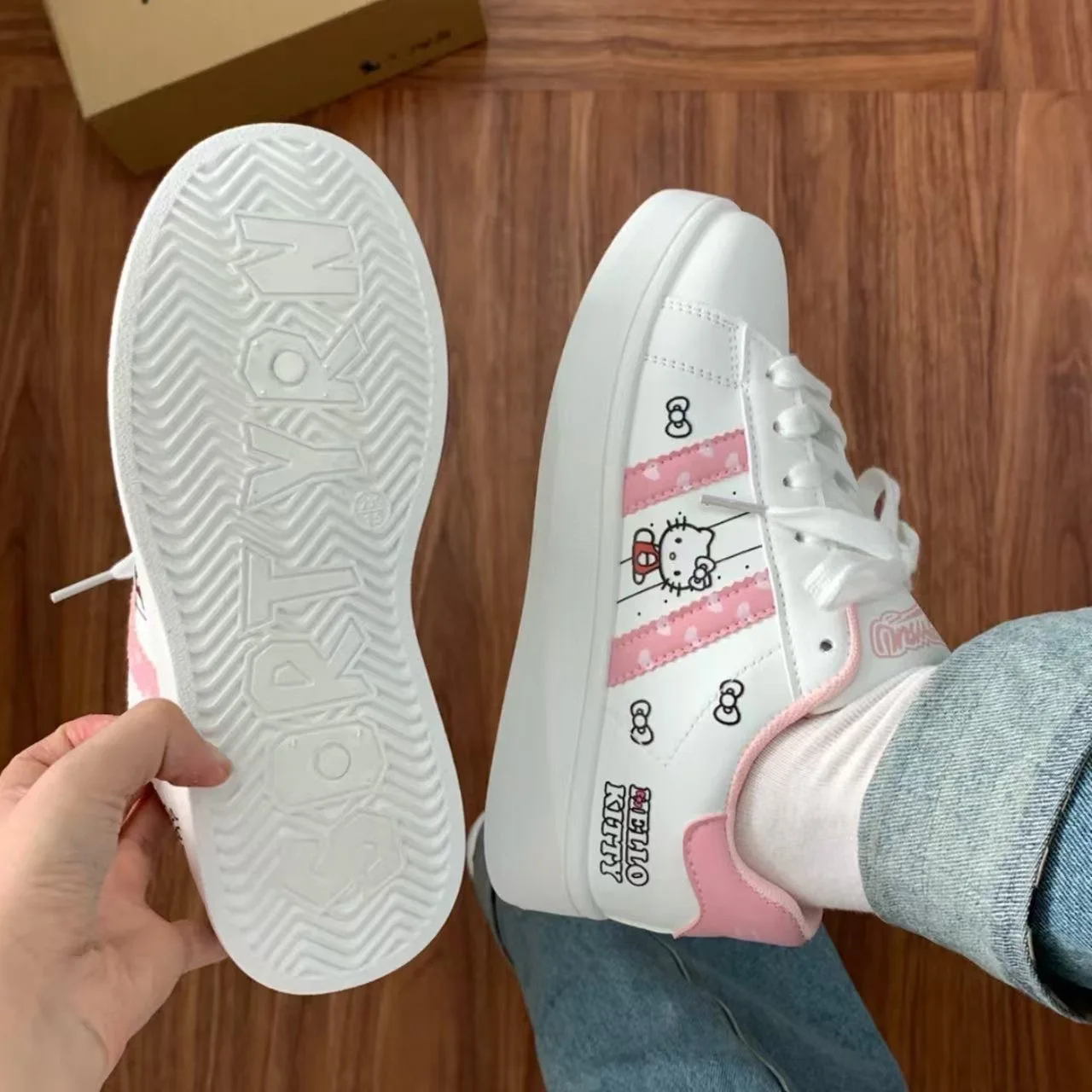 Fashion Hello Kitty Casual Board Shoes Cute Sneakers Girls Cartoon Thick Bottom Shoes Anime Women Kawaii Anti-Slip Sports Shoes view 5