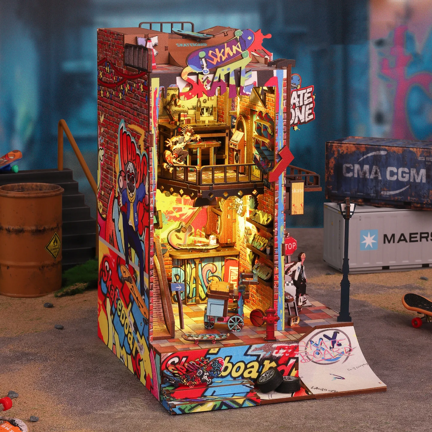 DIY Wooden Skateboarding Competition Book Nook Shelf Insert Kit Miniature Model Kits Bookshelf Bookend for Friends Birthday Gift