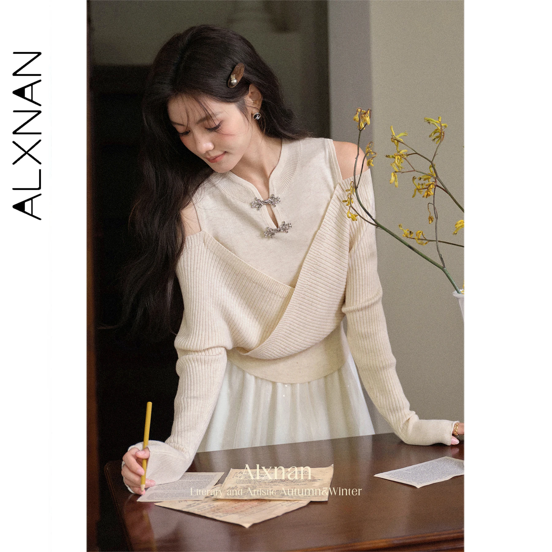

ALXNAN Off-the-shoulder Knitwear New Chinese Style Beige Long Sleeve Top Autumn Loose-fit Cold-Shoulder Pullover Women L569109