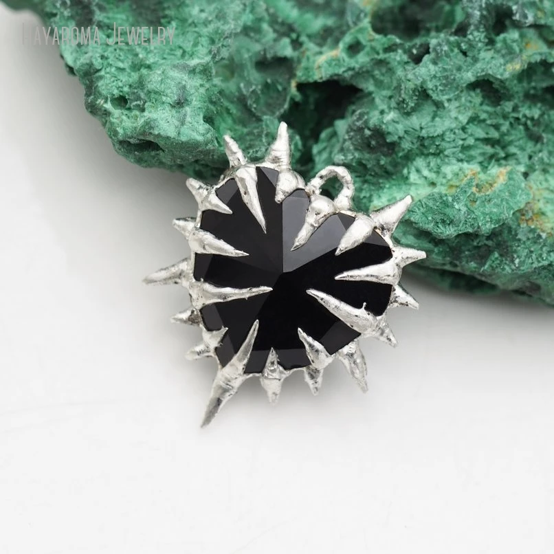 10Pcs Hearts Heart Shape Point Thorns Bubble Claw Organic Claws Spiky Black Glass Soldered Tin Alloy Pendant PM49847