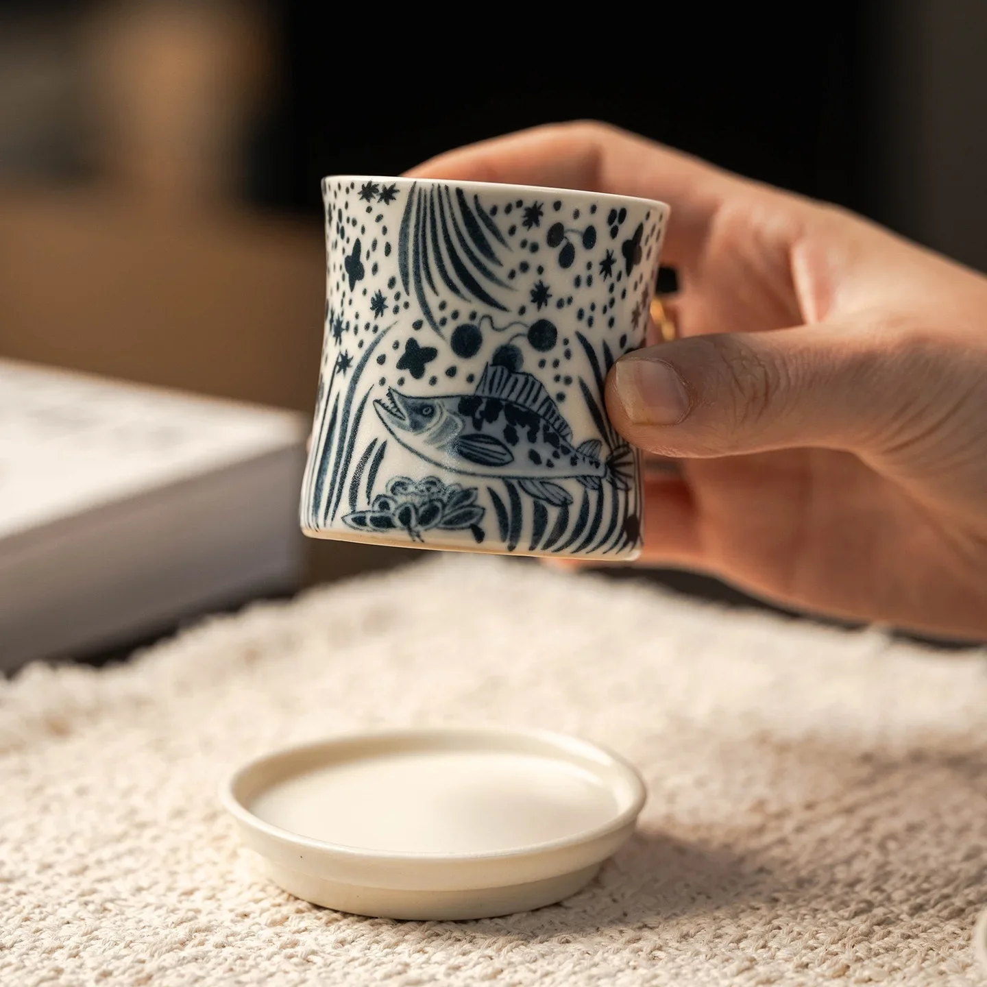 Soda Glazed Blue and White Fish Algae Pattern Ceramic Master Cup Personal Special Teacup with Coaster Retro Kung Fu Tea Set Gift