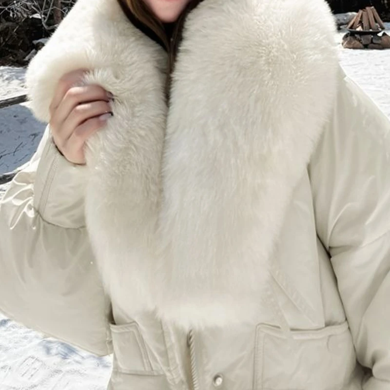 

Модная женская хлопковая куртка на флисовой подкладке, зимний стиль 2025, элегантный меховой воротник, изысканное и универсальное, утягивающее пальто
