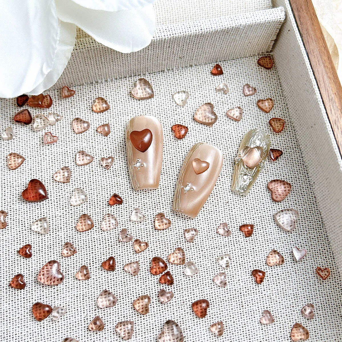 50 Uds. De Mini corazón grande y pequeño transparente de hielo, decoraciones artísticas para uñas de resina mixta, 3D, creativo, bonito corazón de melocotón marrón, dijes para uñas DIY