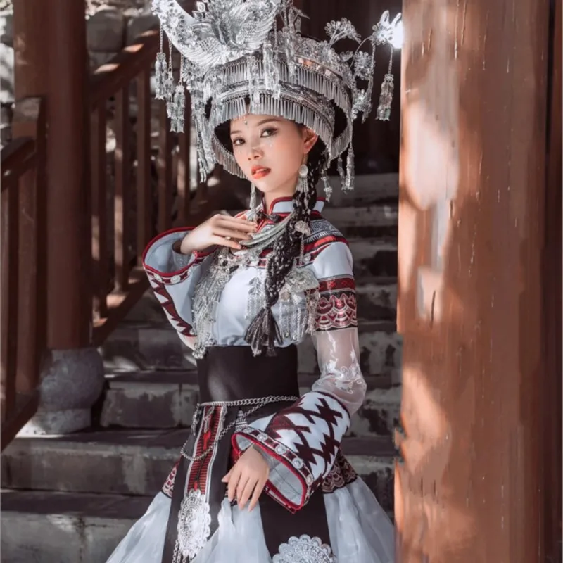 Strój narodowy kobiece białe nakrycie głowy kołnierz fotografia podróży nowość