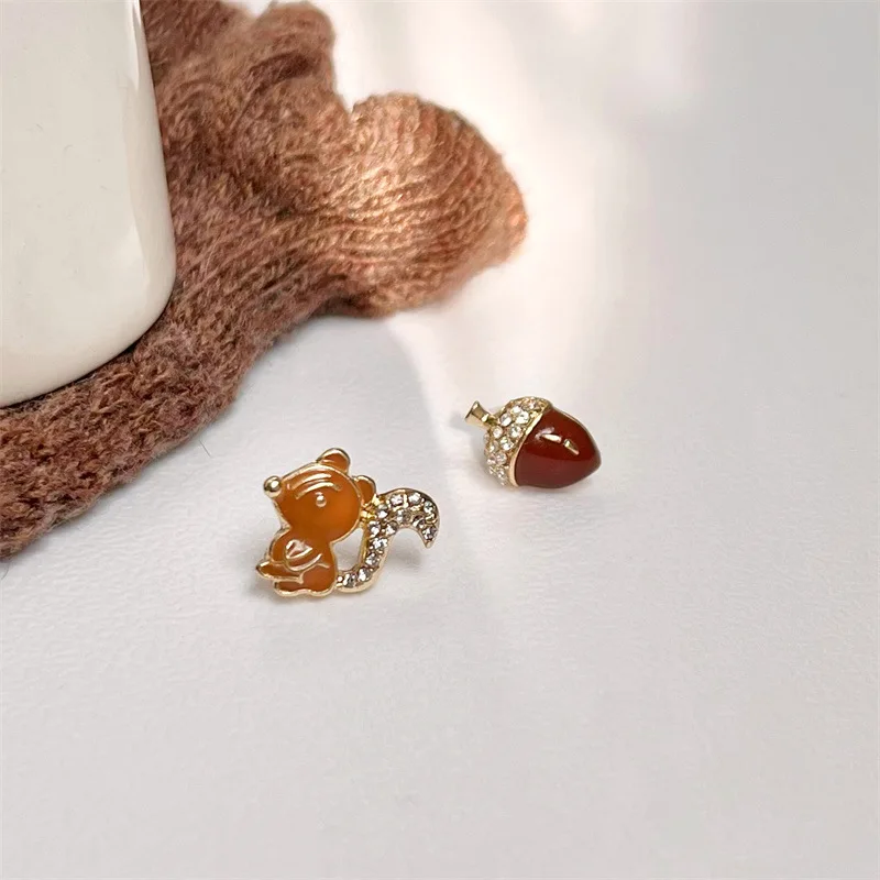 Simple Asymmetrical Small Animal Ear Clip Earrings for Girls Kids Funny Cute Pet Pinenut Squirrel Clip Earrings Without Piercing