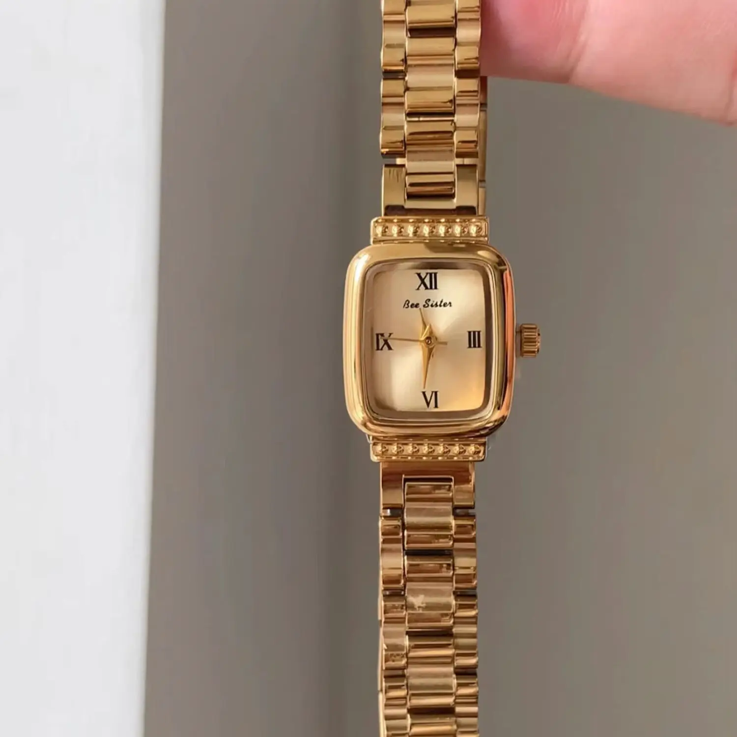 Vintage Quartz Women Watch Small Rectangle Roman Numeral Dial Gold Stainless Steel  Wristwatch Elegant Ladies Bracelet Gift