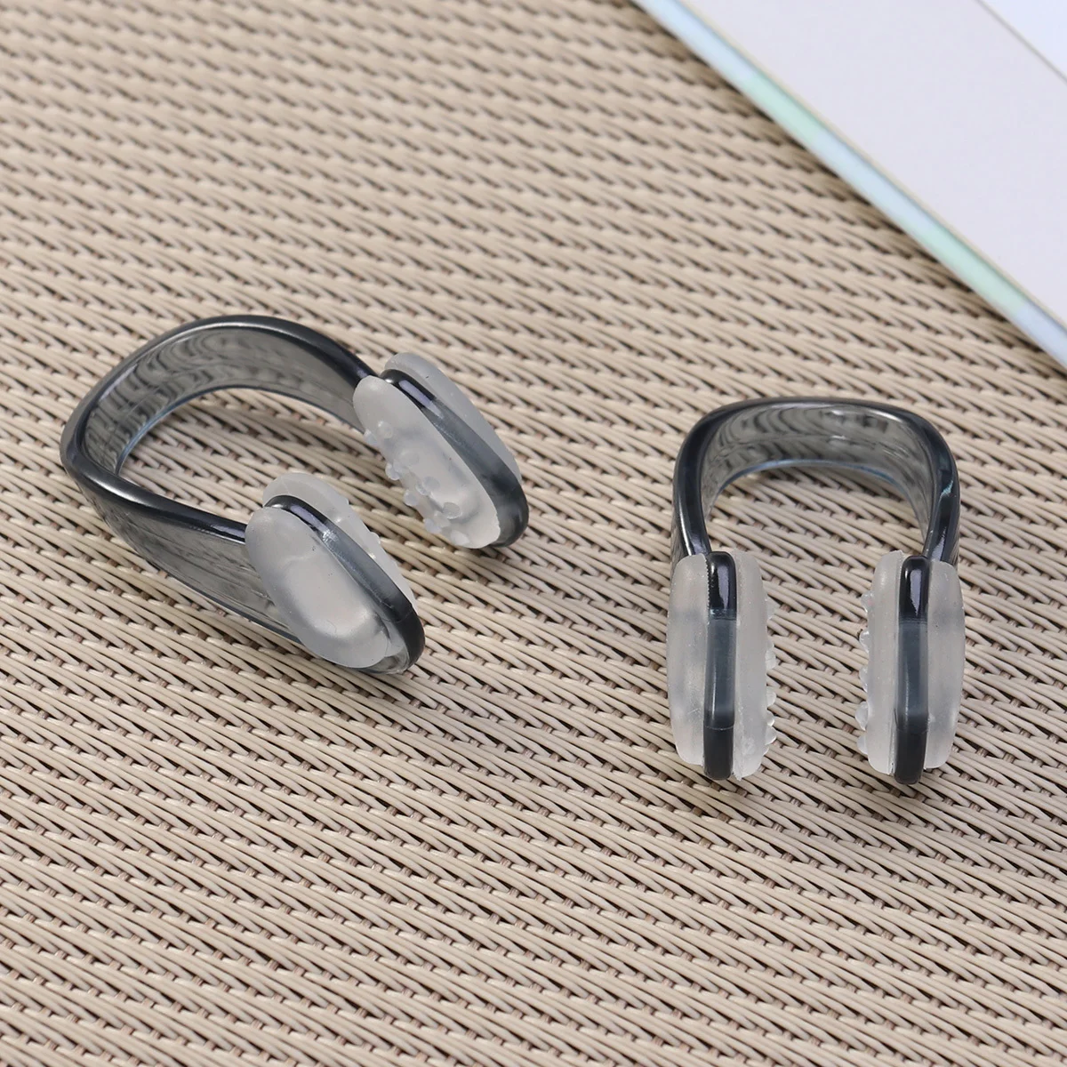 قطعتان من مشبك أنف السباحة لحماية الأنف من السيليكون المبطن للبالغين، جبيرة أنف للسباحة الرياضية المريحة باللون الأسود