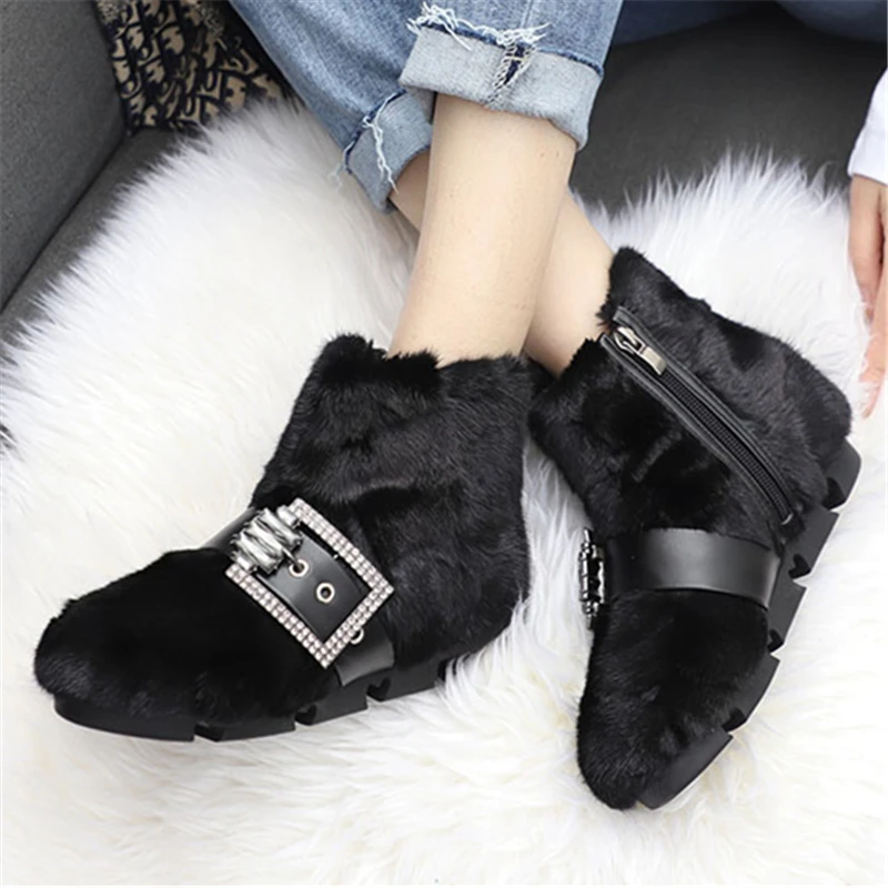 Stivaletti da donna con fibbia alla moda vera pelliccia di visone Winter Warm Botas Black Furry Snow Boot suola spessa Platform Creepers scarpe basse