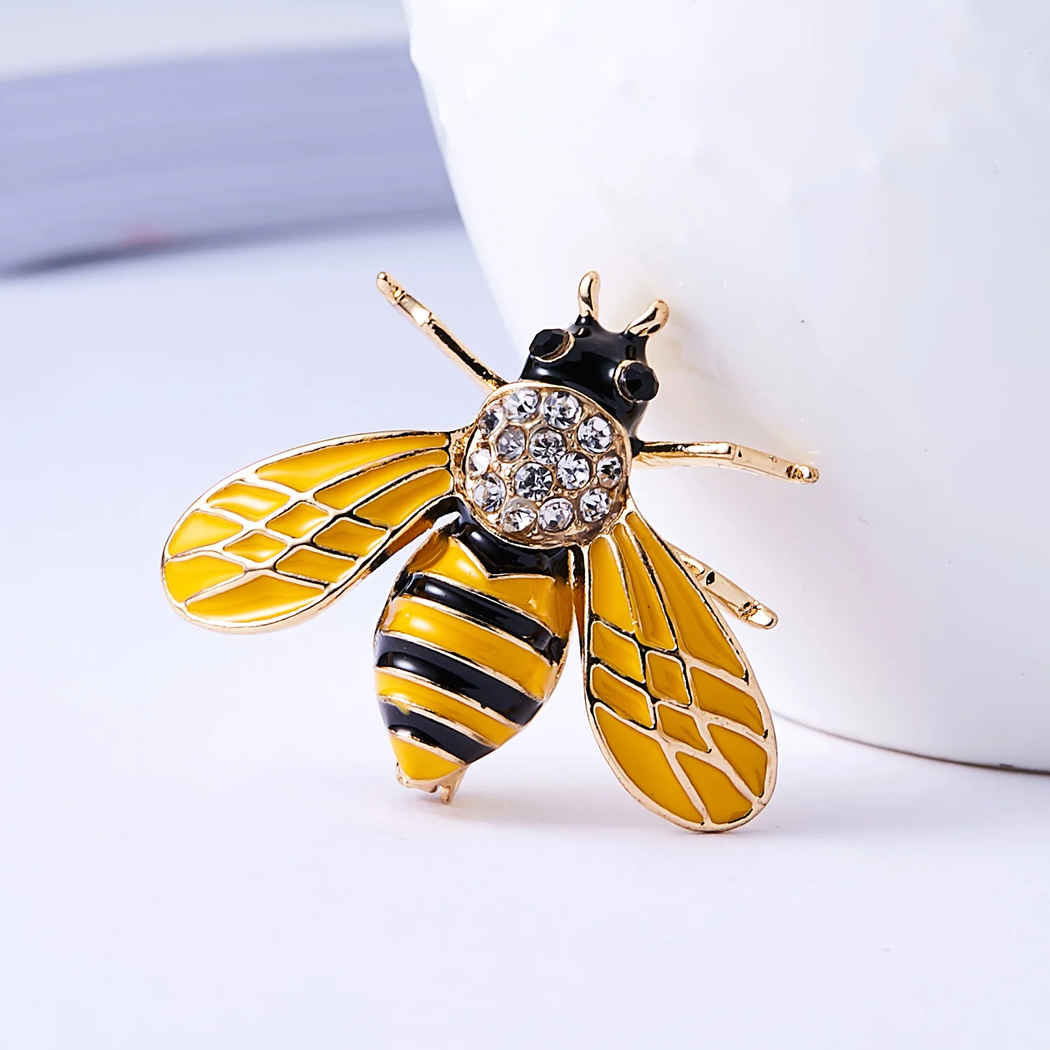 Rinhoo Trendy Enamel Rhinestone Bee Brooch for Women Delicate Little Bee Insect Collar Pin Clothes Scarf Clip Badge Jewelry Gift