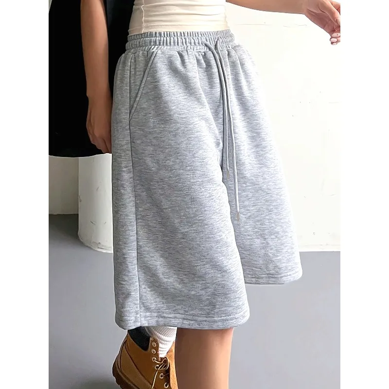 Casual solid color loose medium to long beach shorts with elasticity for comfortable outdoor and casual wear in all seasons