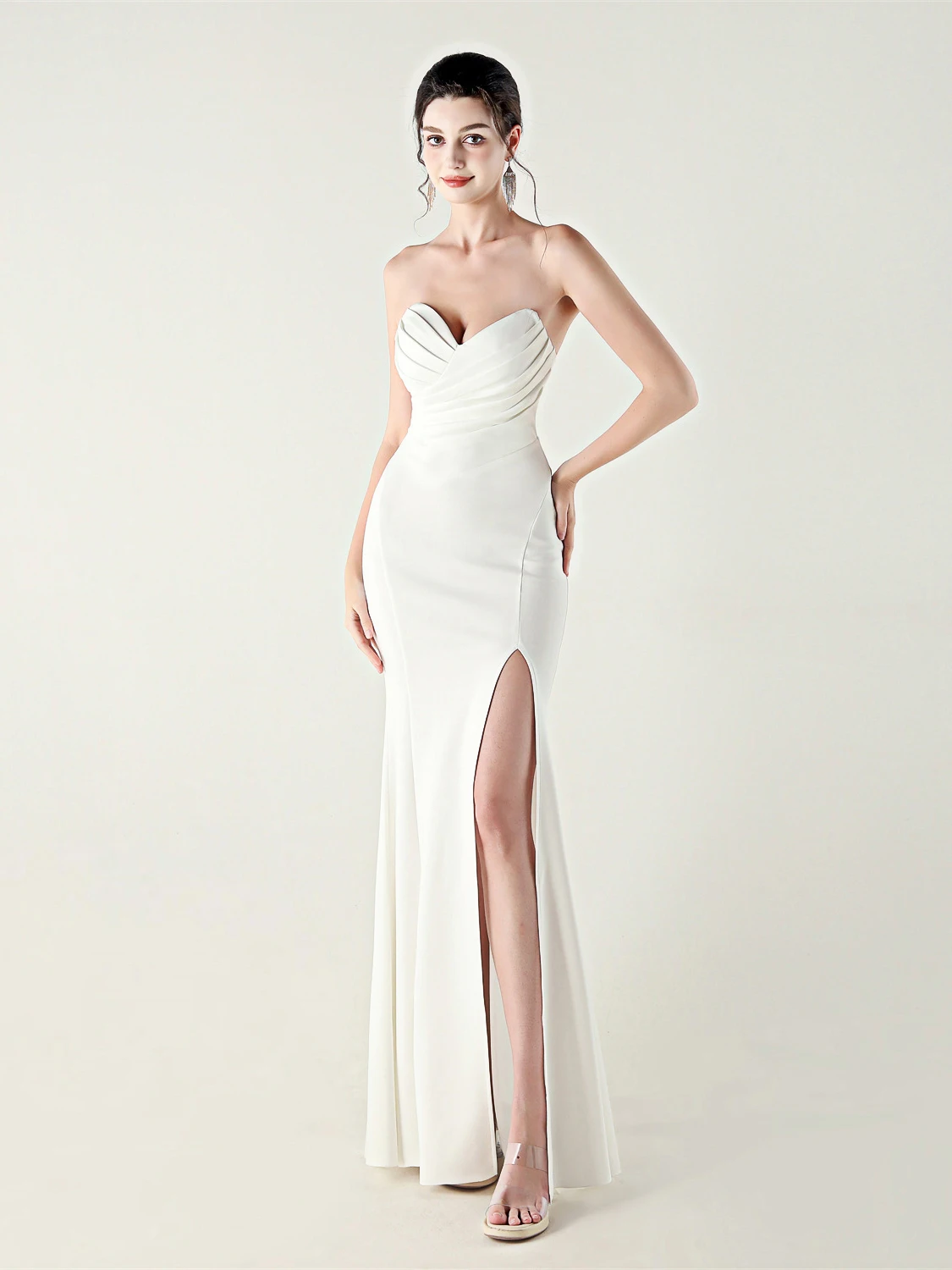 

Элегантное женское вечернее платье с длинным шлейфом, высокой талией, молнией, уникальным красивым декором на груди, для ведущих и торжественных мероприятий